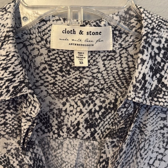 Cloth & Stone for Anthropologie Snake Print Button-down Size XS - Picture 2 of 5